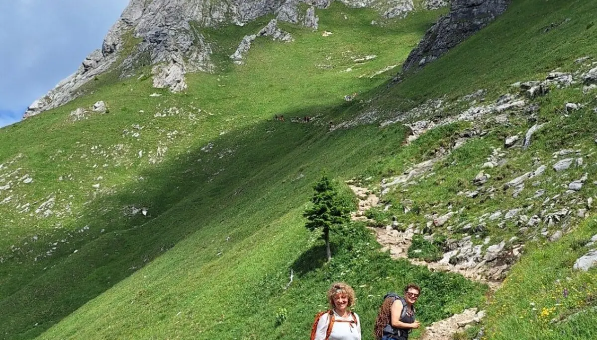 Zwei Wanderinnen im Abstieg vom Aggenstein | © DAV-FN / Karin B., Silke S., Robert H.