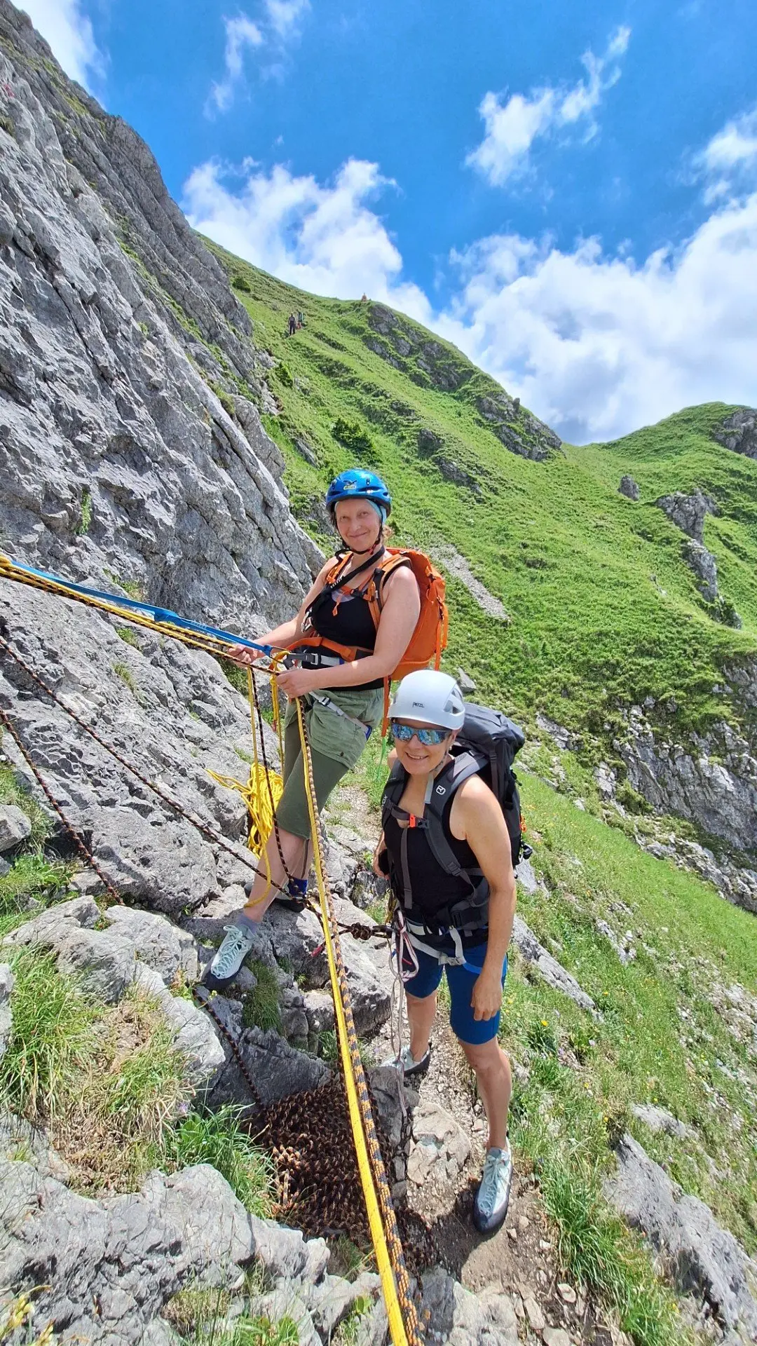 Zwei Kletternde angeseilt am Standplatz | © DAV-FN / Karin B., Silke S., Robert H.