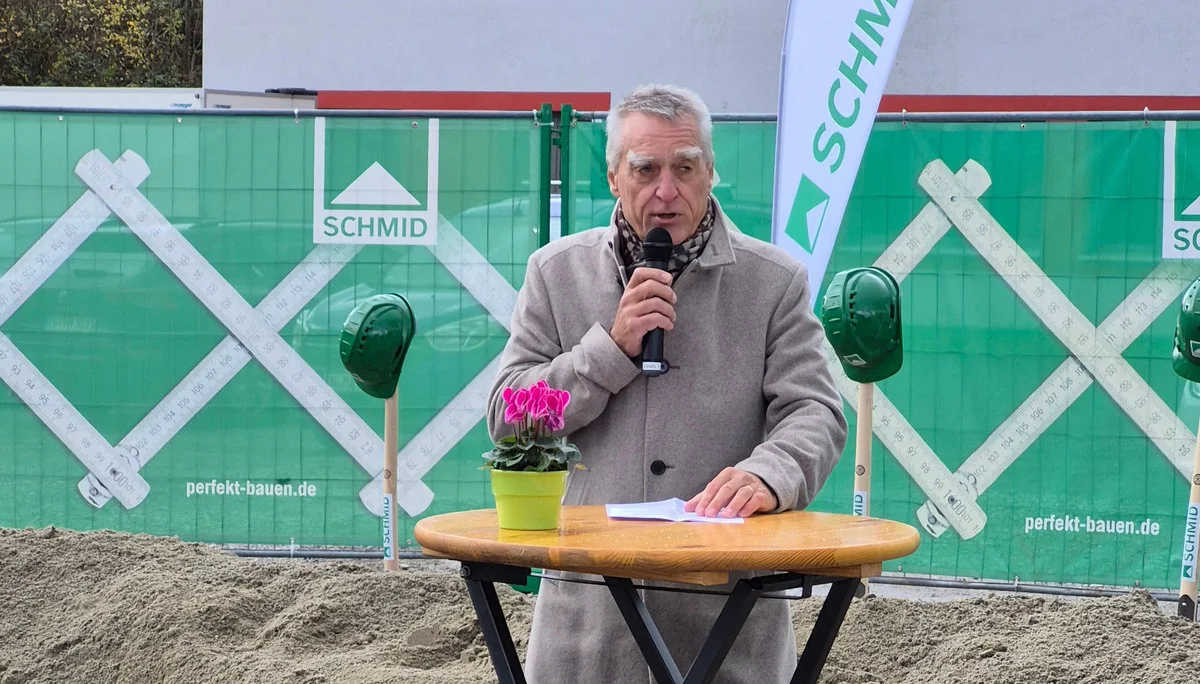 Bei der Ansprache zum Spatenstich: Harald Bader (Wassung Bader Architektren) | © DAV / C. Hatger