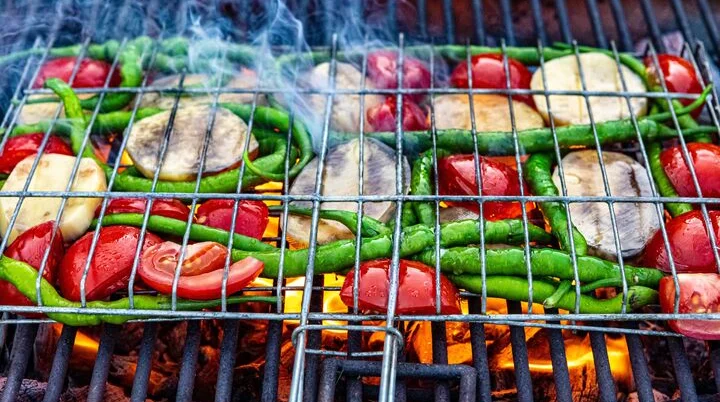Gemüse auf dem Grill | © Foto von Hulki Okan Tabak auf Unsplash