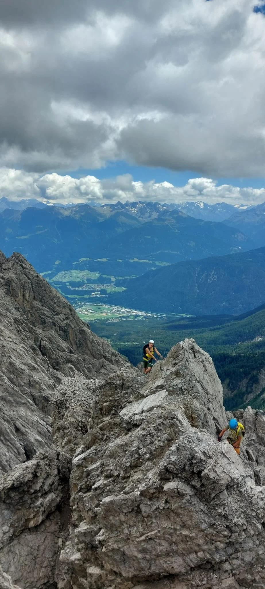 2 Kletterinnen am Imster Klettersteig  | © DAV-FN /  E. Berlet