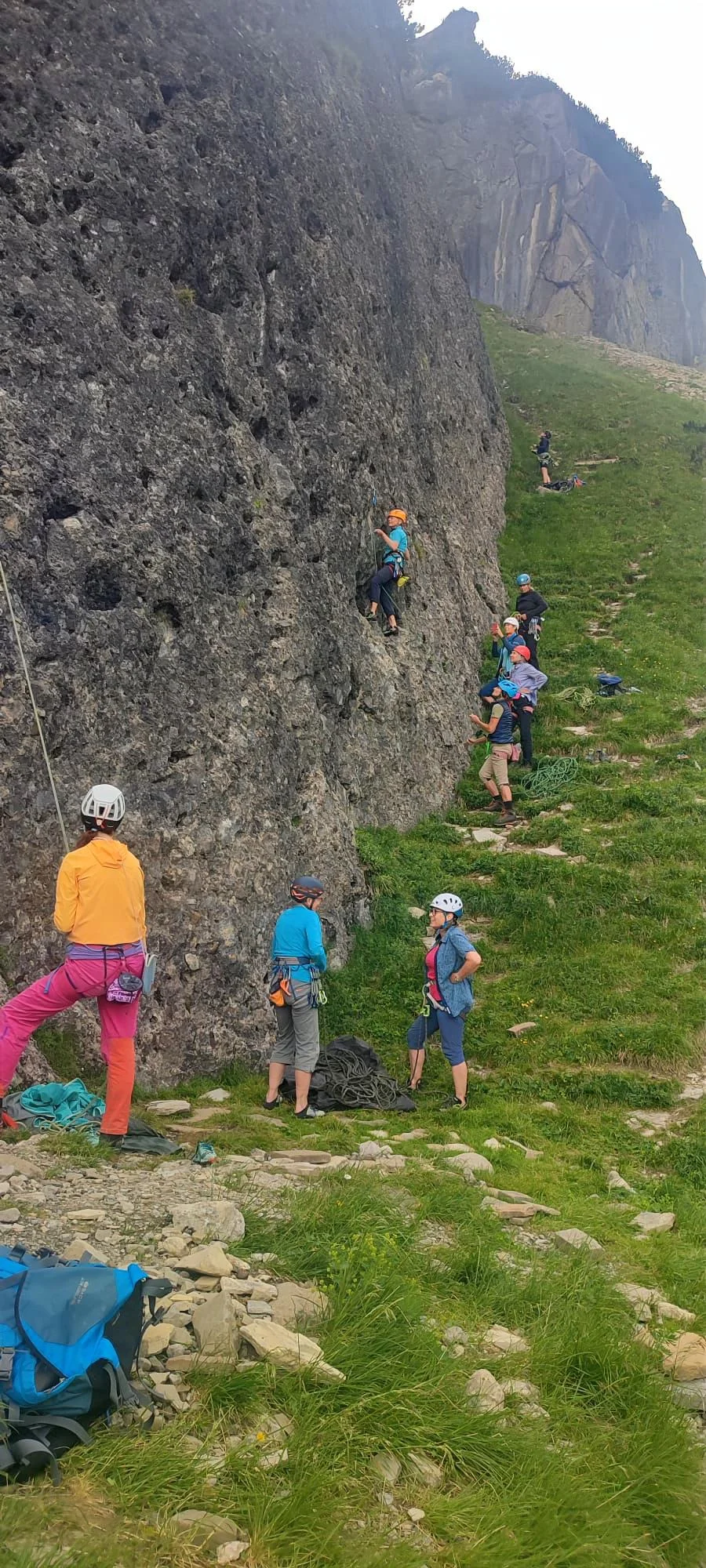 Die Frauenklettergruppe im Klettergarten | © DAV-FN / B. Knecht