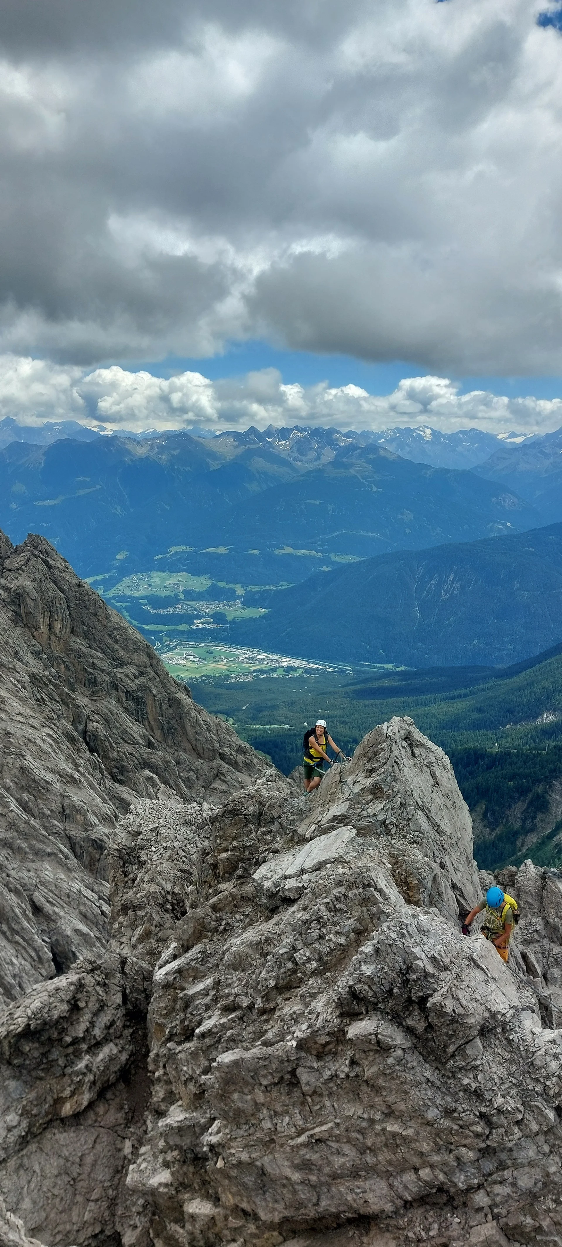 2 Kletterinnen am Imster Klettersteig  | © DAV-FN /  E. Berlet