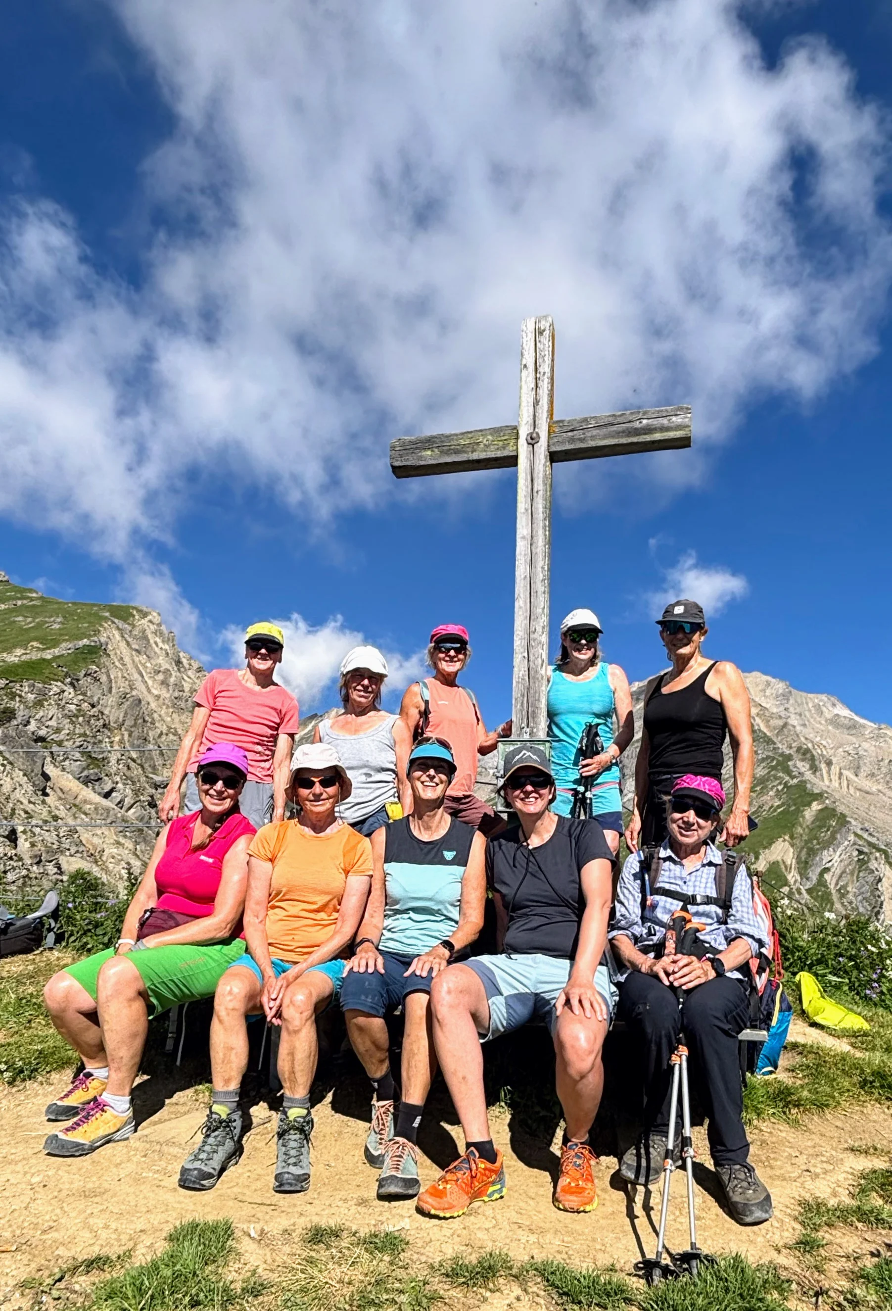 5 Kletter*innen am Gipfelkreuz | © DAV-FN /  B. Flora