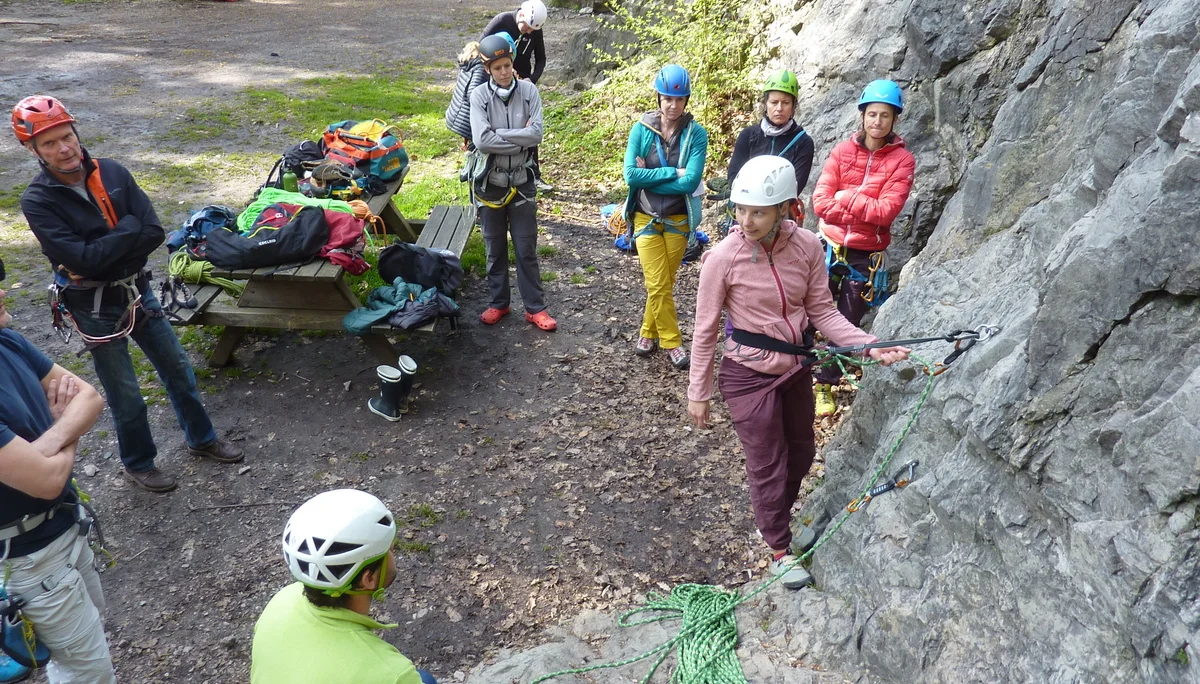 Übung zum Umbauen am Umlenker | © DAV-FN / T. Huber
