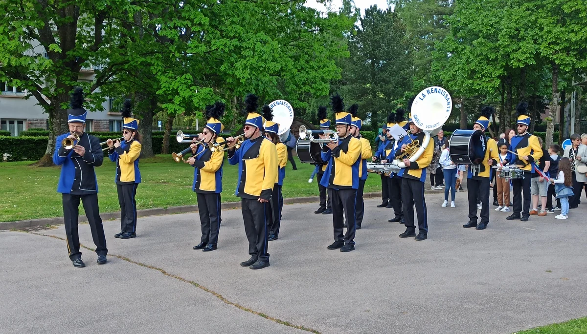 Eine Blaskapelle spielt anläßlich des St. Die-Besuchs | © DAV-FN / A. Huber