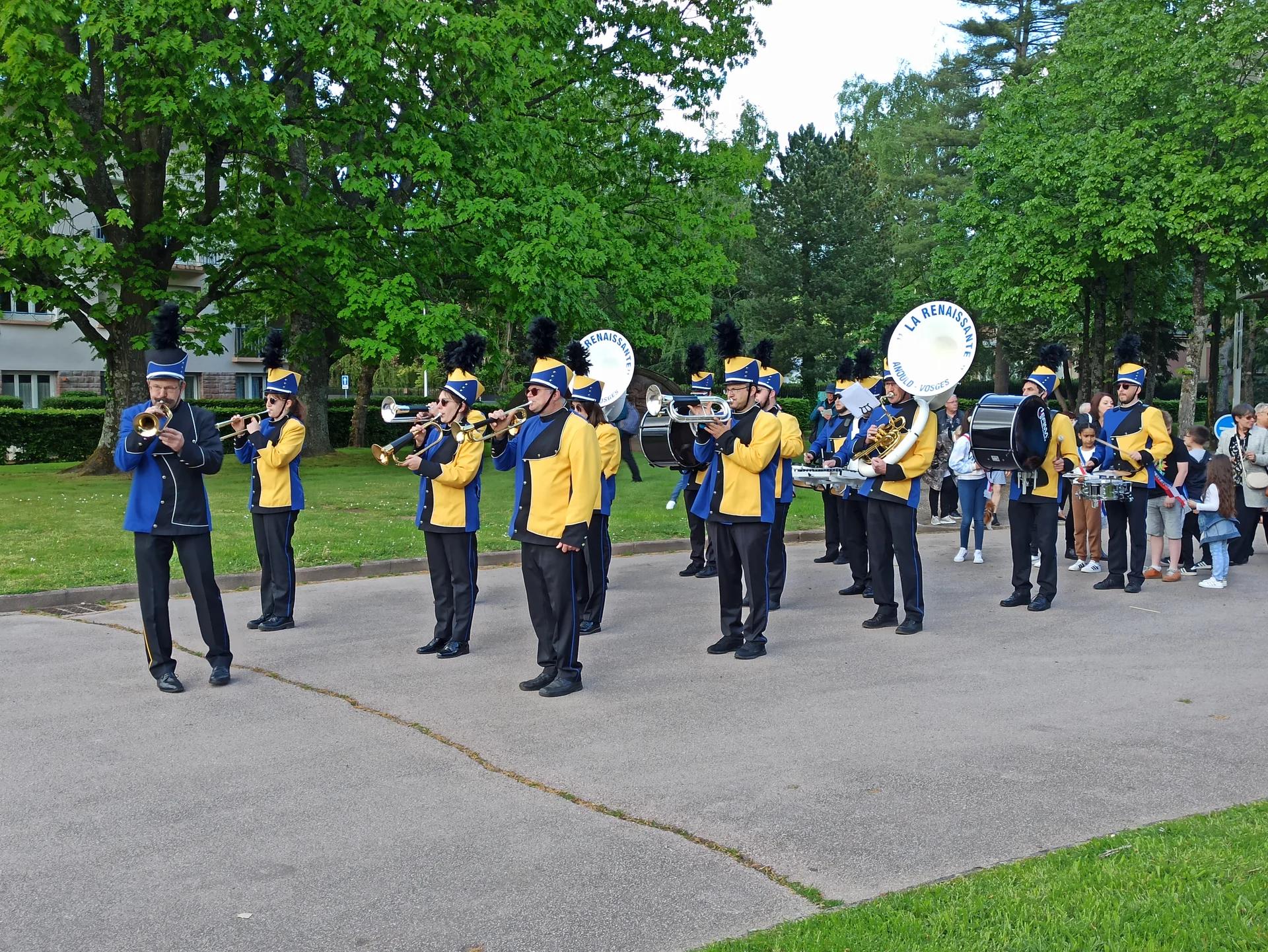 Eine Blaskapelle spielt anläßlich des St. Die-Besuchs | © DAV-FN / A. Huber