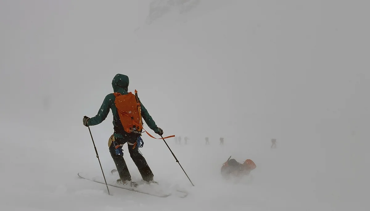 Abfahrt im Nebel | © DAV_FN/Franziska Ott