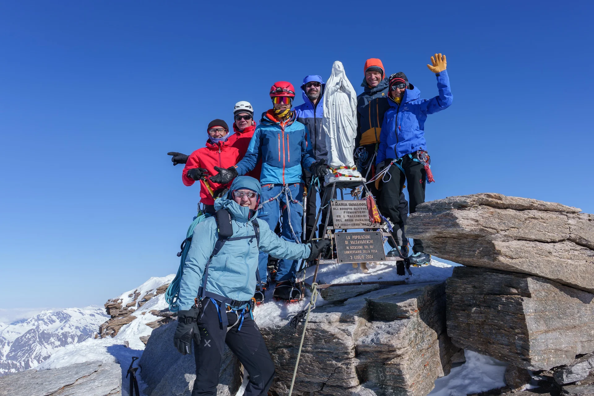 Sieben Kletternde an der Madonna auf dem Gipfel des Gran Paradiso 4061m | © DAV-FN / R. Gersten u. L. Chr. Fischer