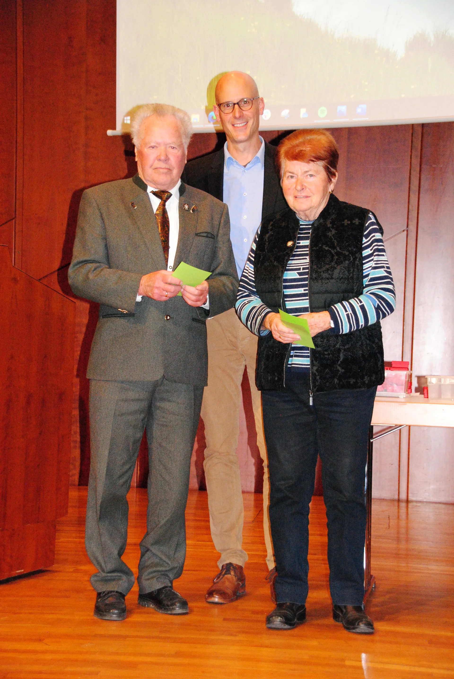 Unser Ehrenmitglied Franz Buchstab und seine Frau Elfriede sind unserer Sektion schon 50 Jahre treu | © DAV-FN / H. Strobel