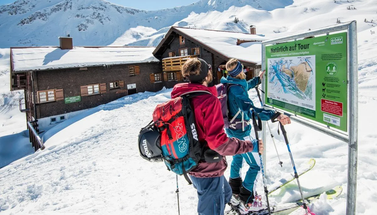 Schilder geben Auskunft über naturverträgliche Routen. | © DAV/Daniel Hug