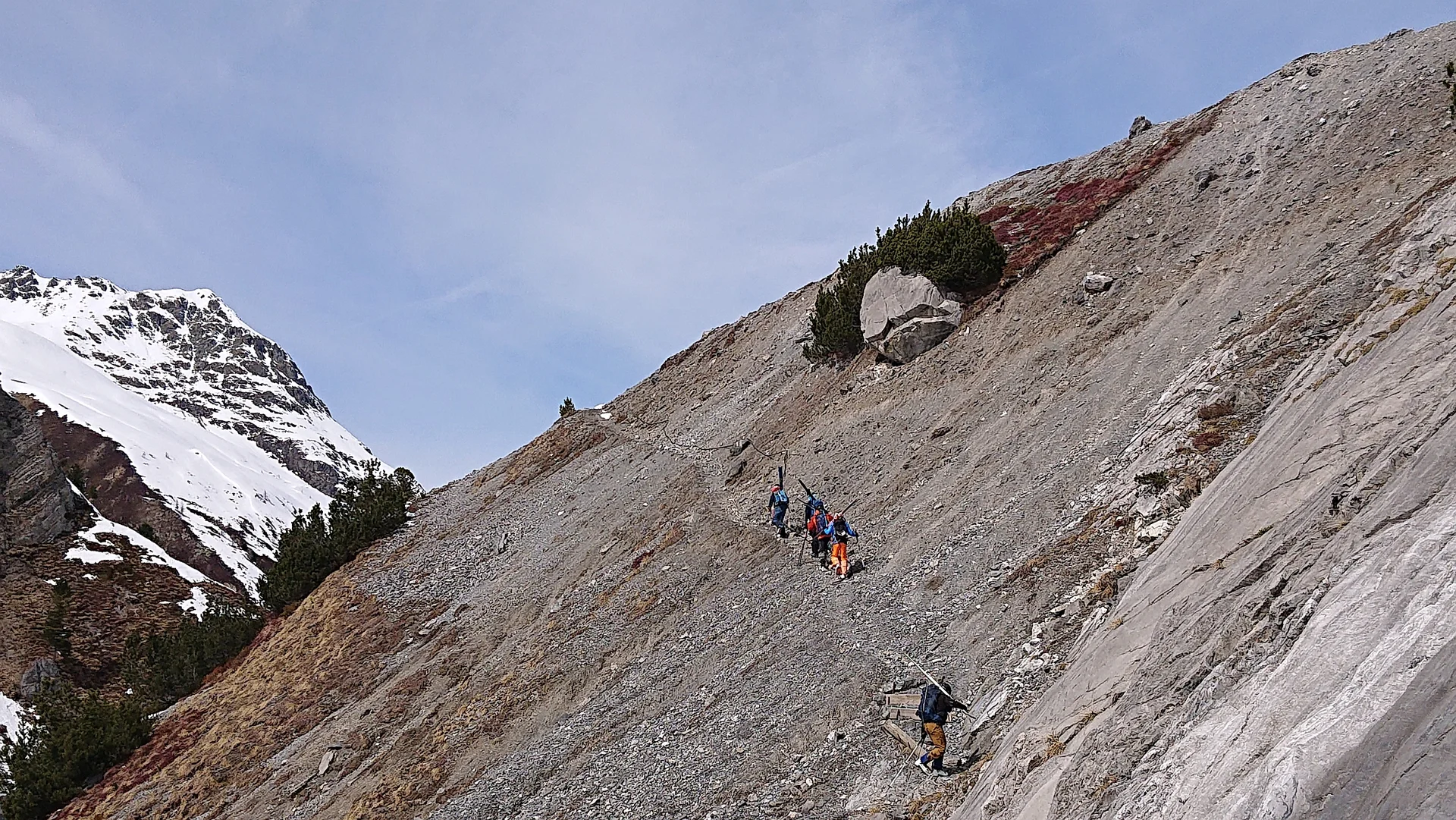 Rückweg über schneefreie Moräne | © DAV-FN/Peter Schäfer