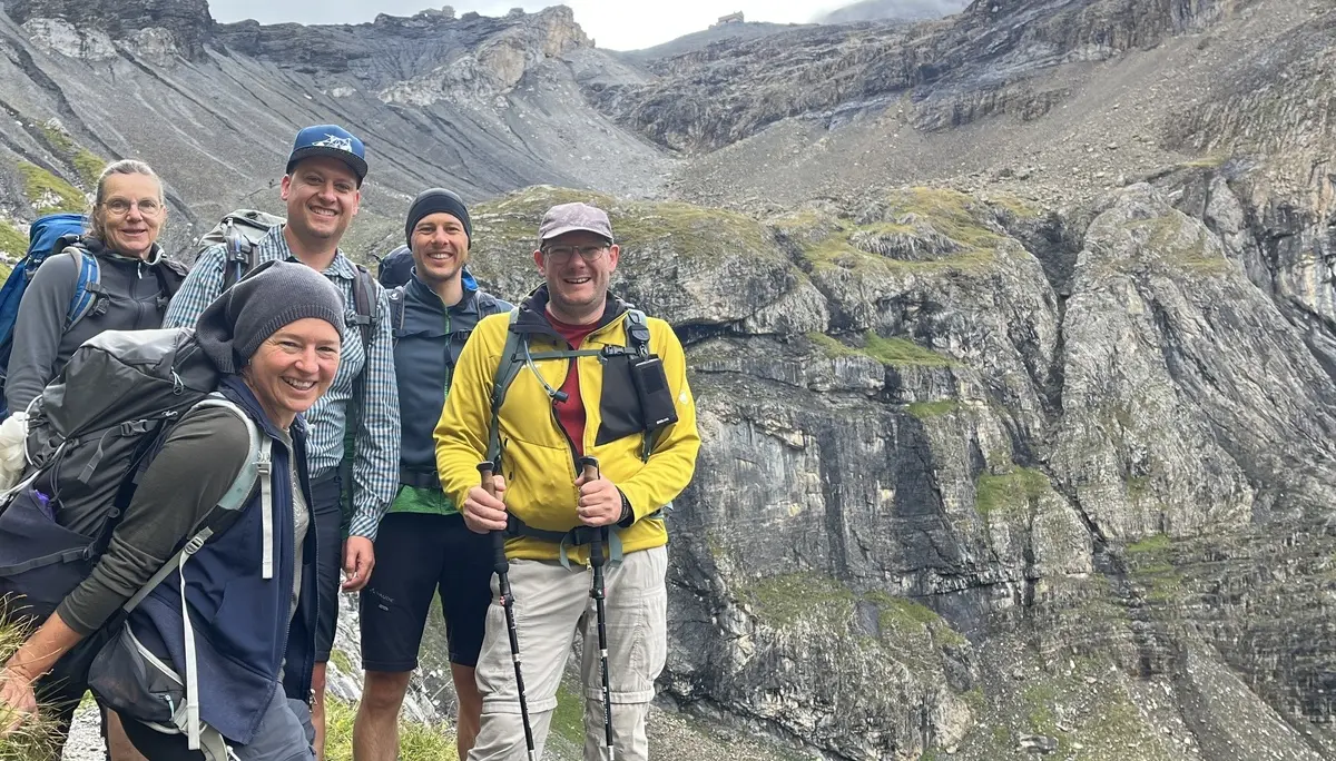 Unsere Wandergruppe beim Abstieg von der Blüemlisalphütte nach Kandersteg. | © DAV-FN / Sebastian Rieger