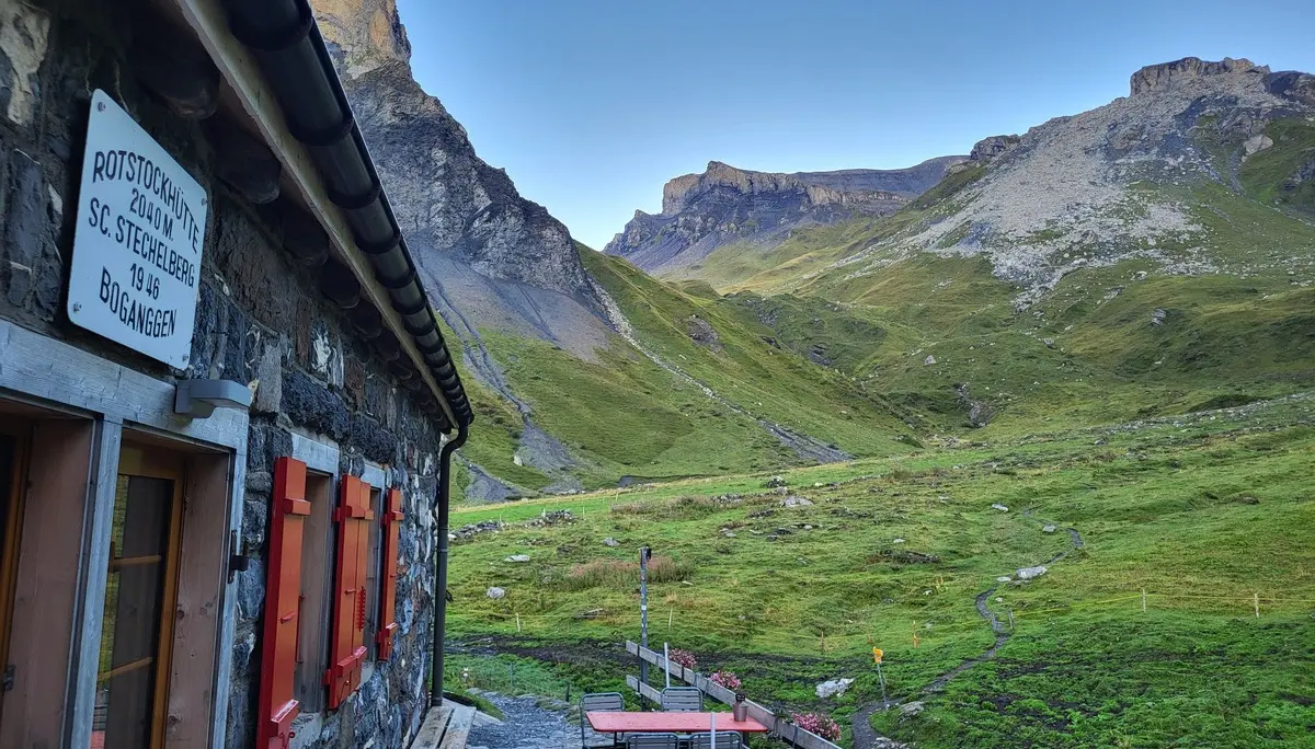 Strahlend blauer Himmel am nächsten Morgen an der Rotstockhütte. | © DAV-FN / Alexander Ruh
