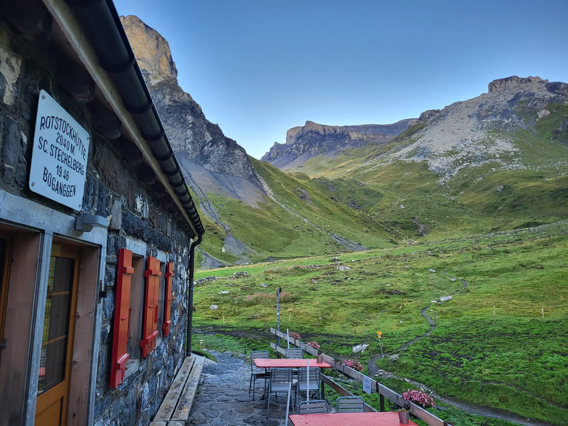 Strahlend blauer Himmel am nächsten Morgen an der Rotstockhütte. | © DAV-FN / Alexander Ruh