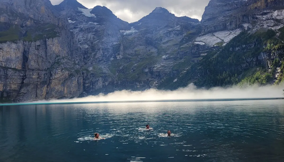 Für ein paar Mutige gab es zum Abschluss noch ein Bad im (kalten) Oeschinensee. | © DAV-FN / Alexander Ruh