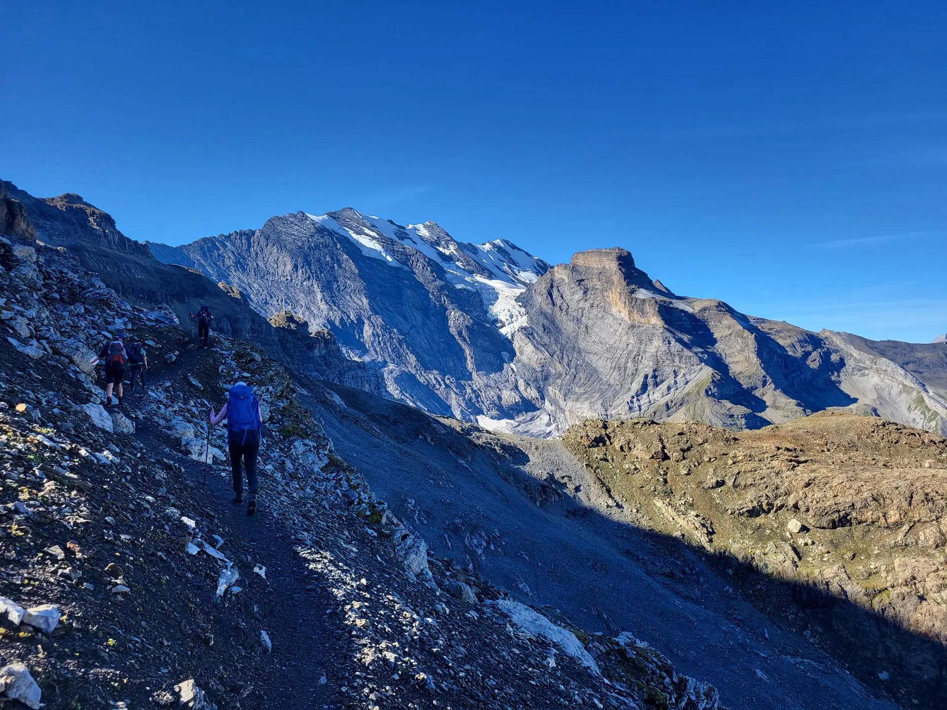 Weiter geht's Richtung Gspaltenhornhütte mit Blick auf das Blüemlisalpmassiv. | © DAV-FN / Alexander Ruh