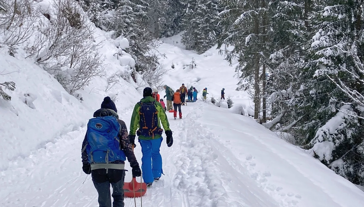 Aufstieg mit Rodel | © DAV-FN/Ingrid Abler