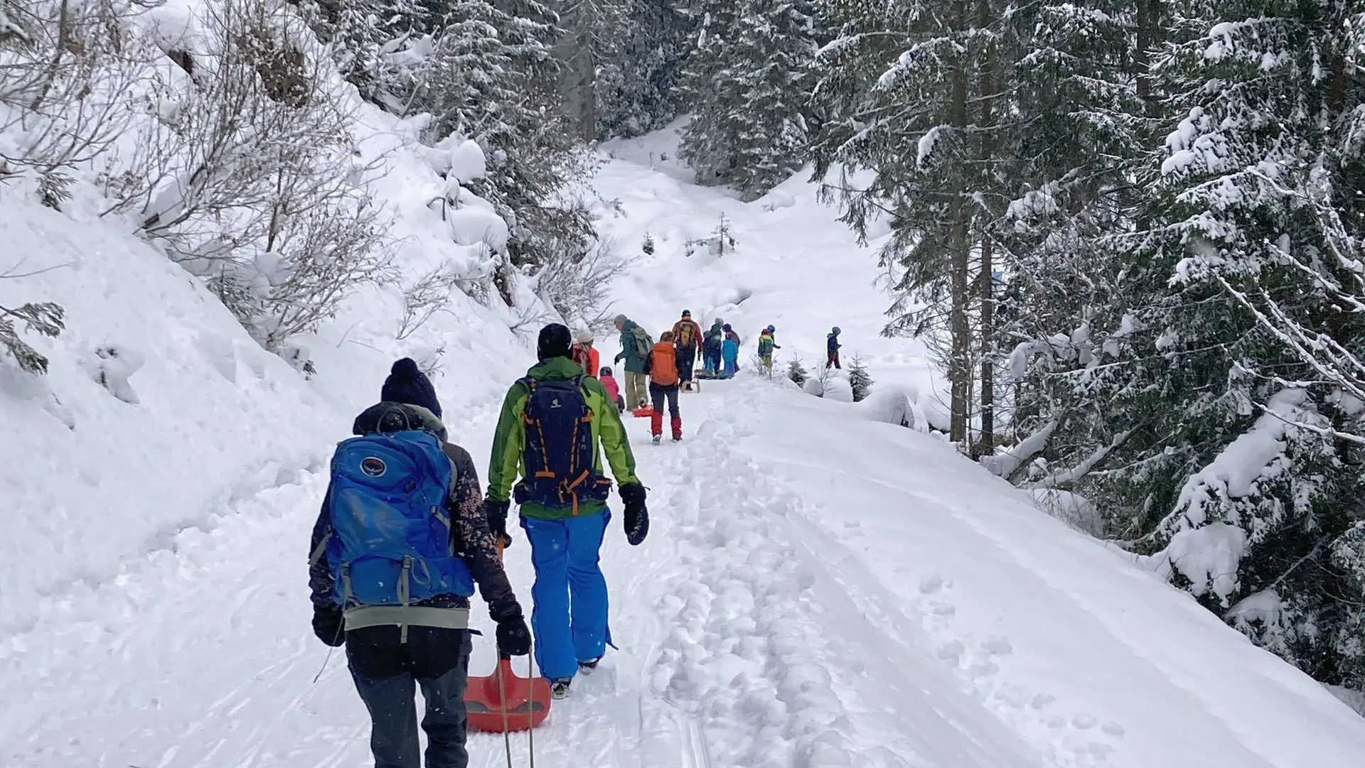 Aufstieg mit Rodel | © DAV-FN/Ingrid Abler