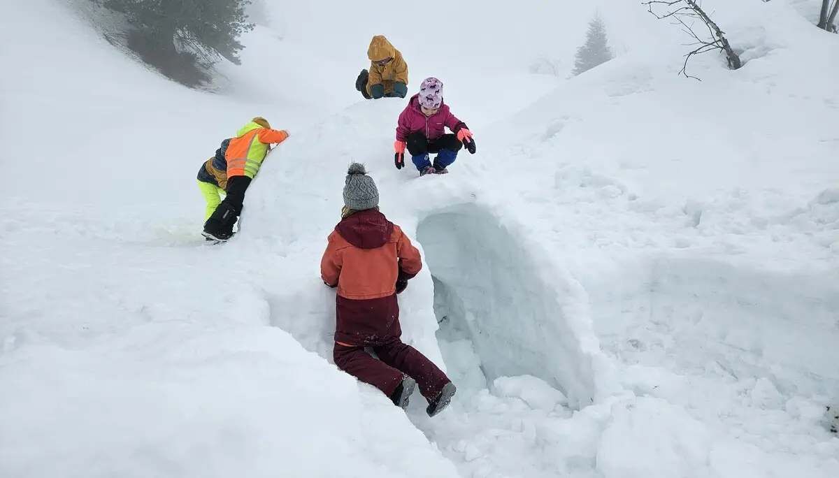 Familiengruppe im Igludorf | © DAV-FN / A. Schababerle