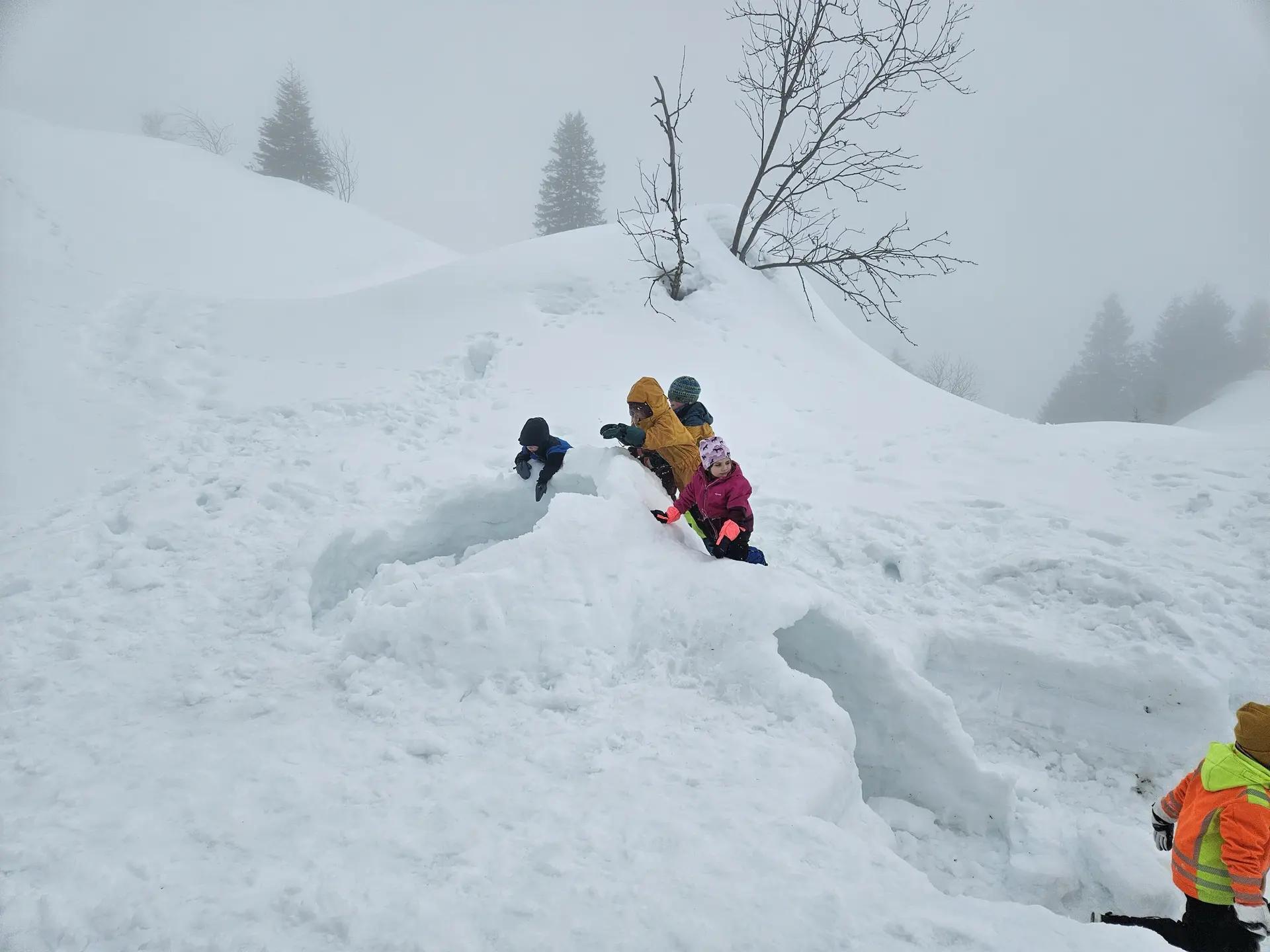 Familiengruppe im Igludorf | © DAV-FN / A. Schababerle