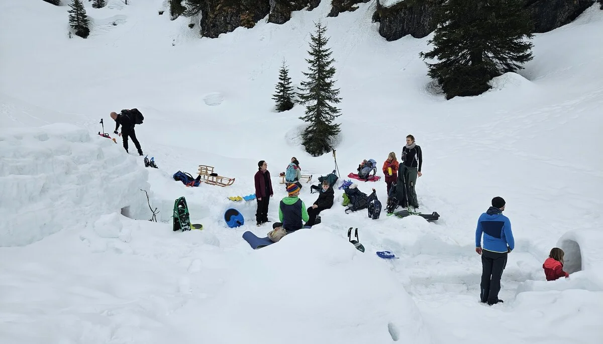 Familiengruppe im Igludorf | © DAV-FN / A. Schababerle