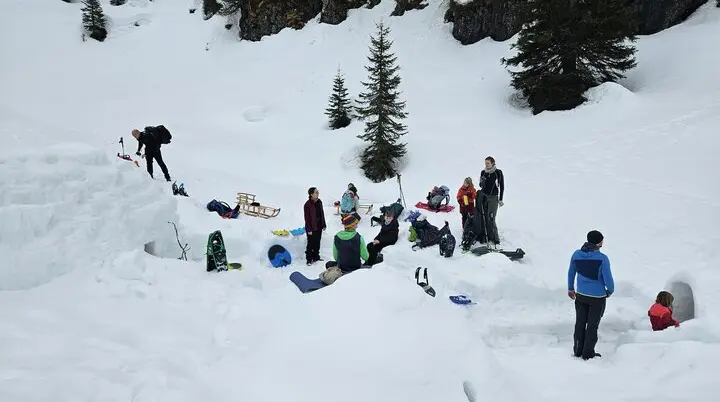 Familiengruppe im Igludorf | © DAV-FN / A. Schababerle