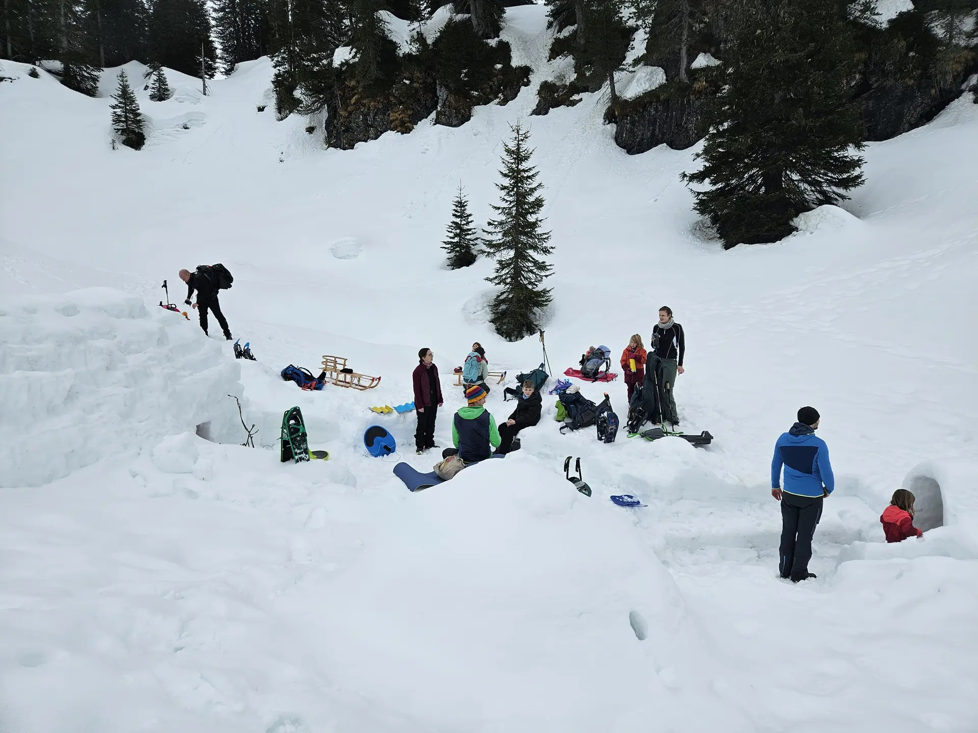 Familiengruppe im Igludorf | © DAV-FN / A. Schababerle
