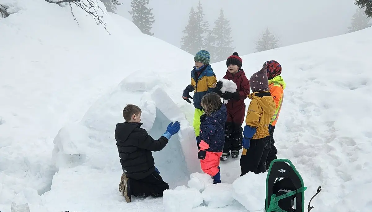 Familiengruppe im Igludorf | © DAV-FN / A. Schababerle
