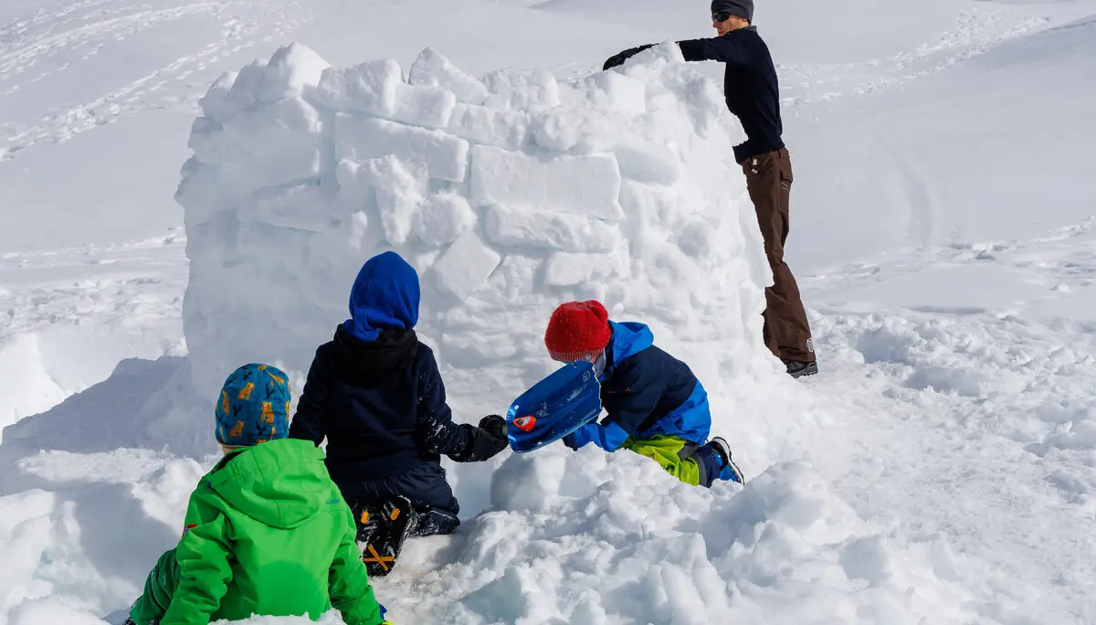 Familiengruppe im Igludorf_3 | © DAV-FN / H.Birth
