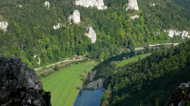 Blick vom Lenzenfelsen ins Donautal  | © Foto: Walter Biselli, CC BY-SA, Walter Biselli auf Outdooractive