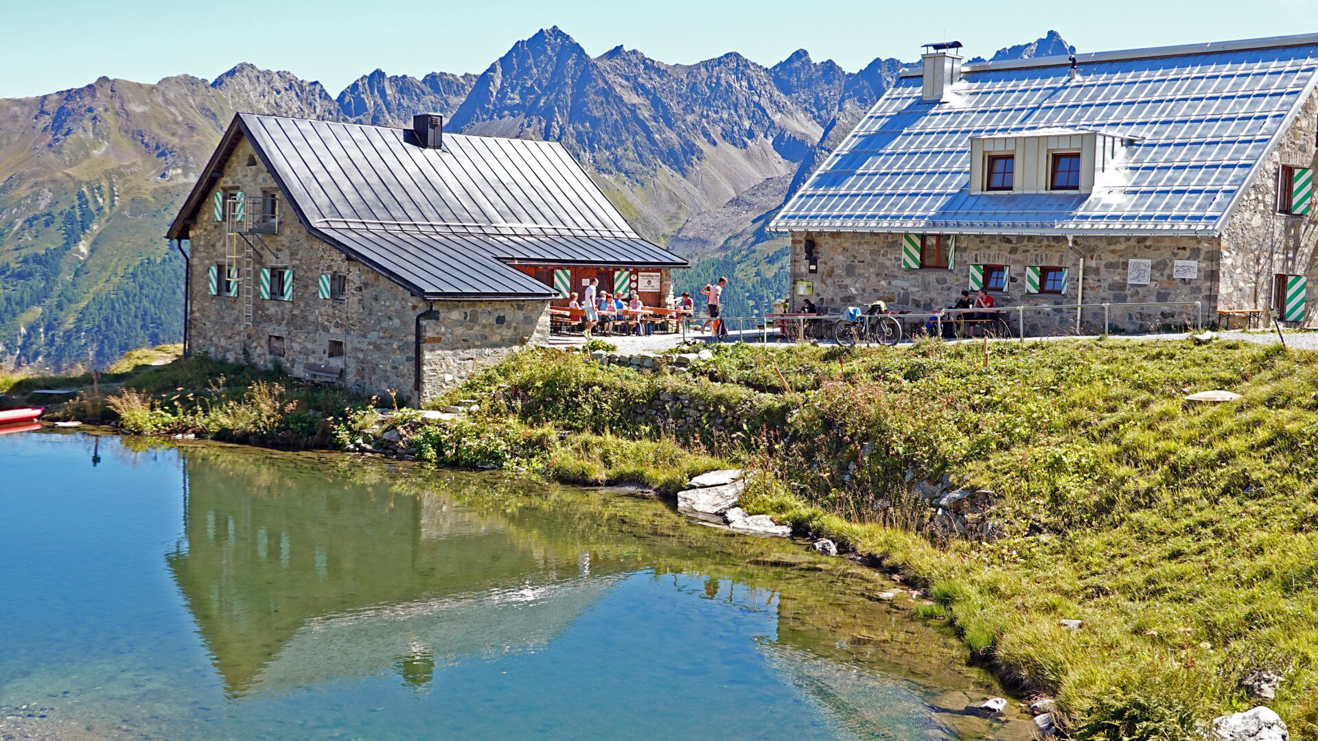 Friedrichshafener Hütte mit neuem Dach | © DAV-FN / F.-J. Mesmer Friedrichshafener Hütte mit neuem Dach | © DAV-FN / F.-J. Mesmer