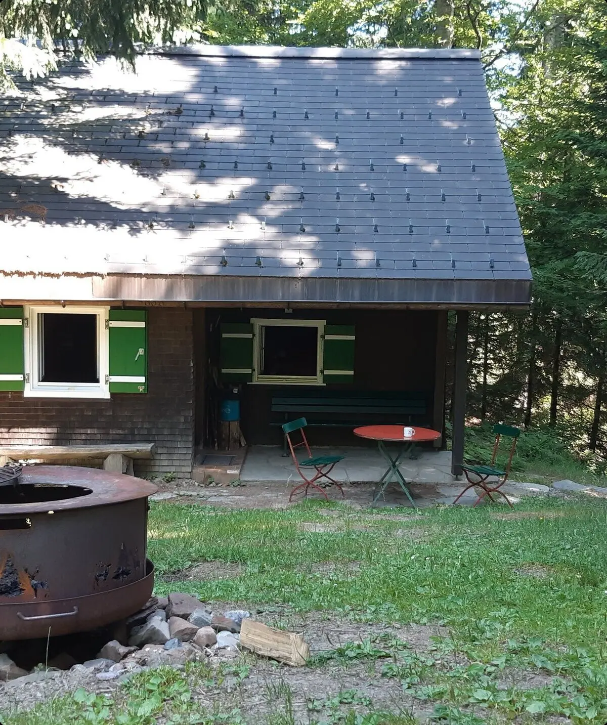 Lankhütte aussen mit Brunnen Juli 23 | © DAV-FN / J. Otten