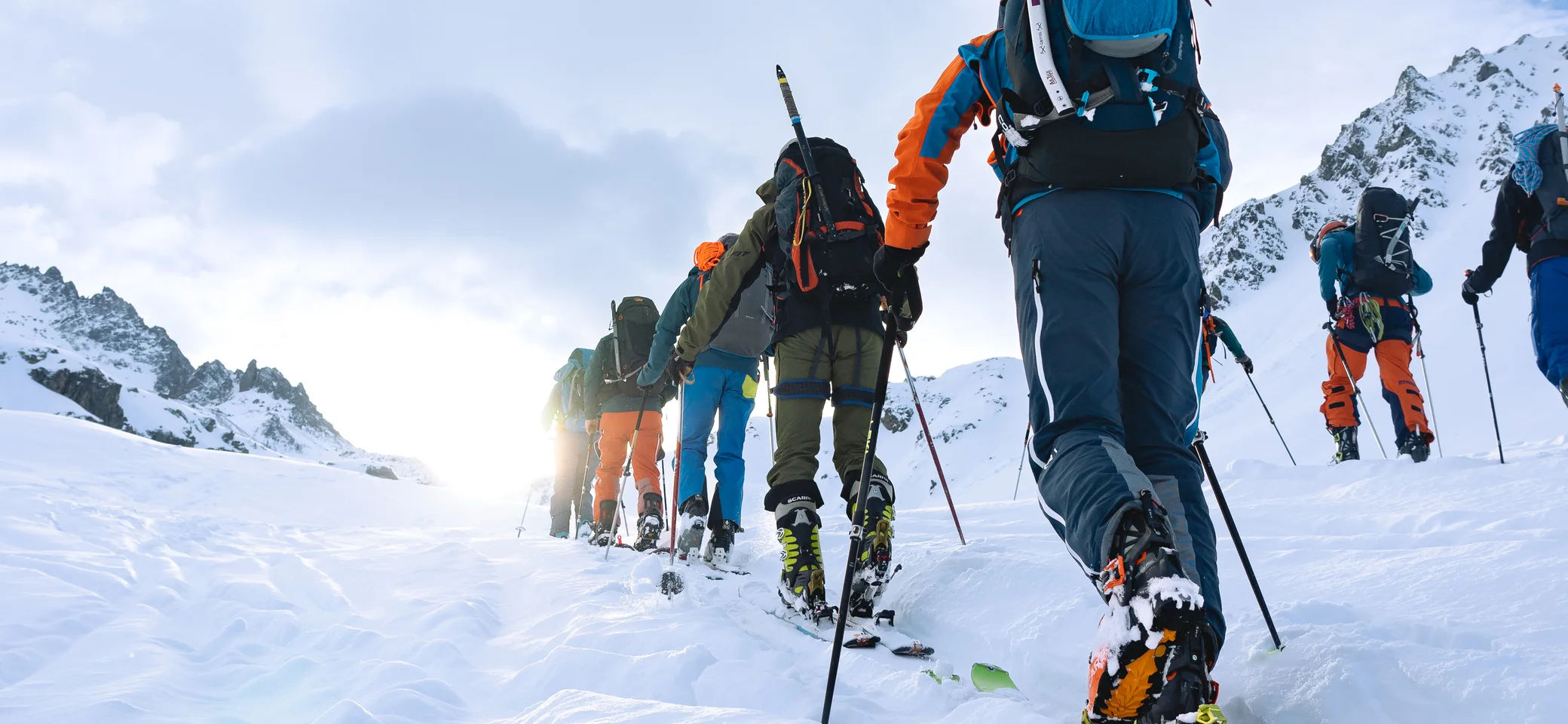 Blick auf Skitourengeher*innen | © 2023 - DAV Friedrichshafen