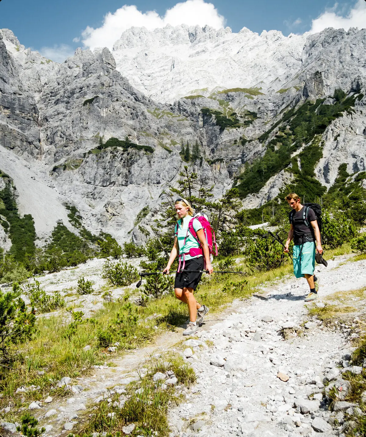 Zwei Wanderer auf einem Bergpfad | © DAV/Hans Herbig