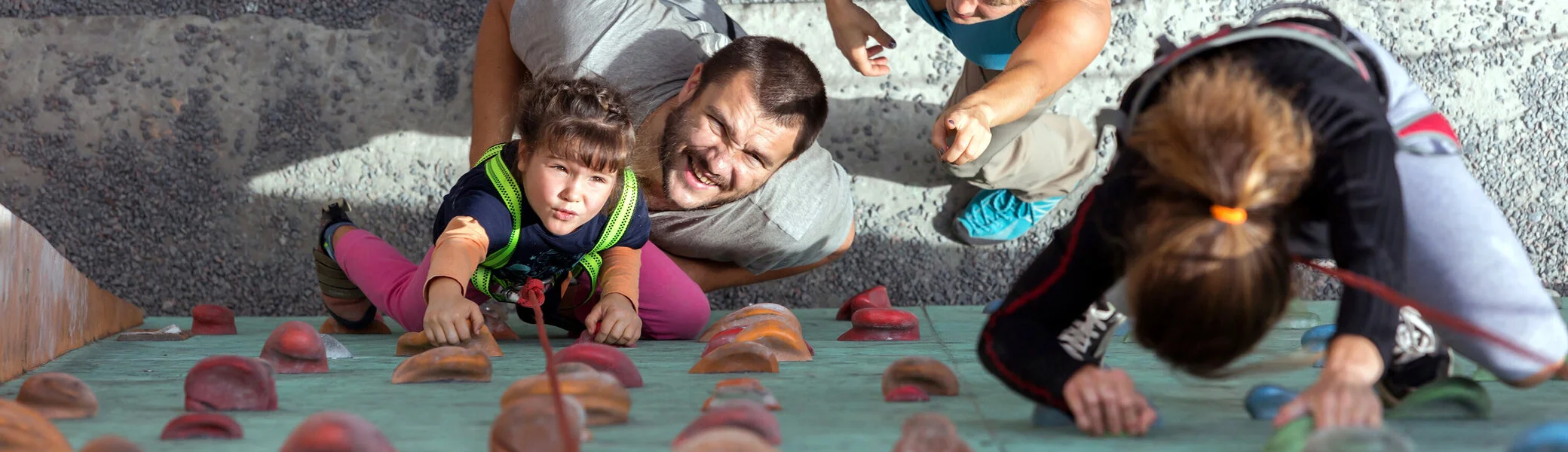 Raus ins echte Leben! | © Alex Brylovhk / Adobe Stock