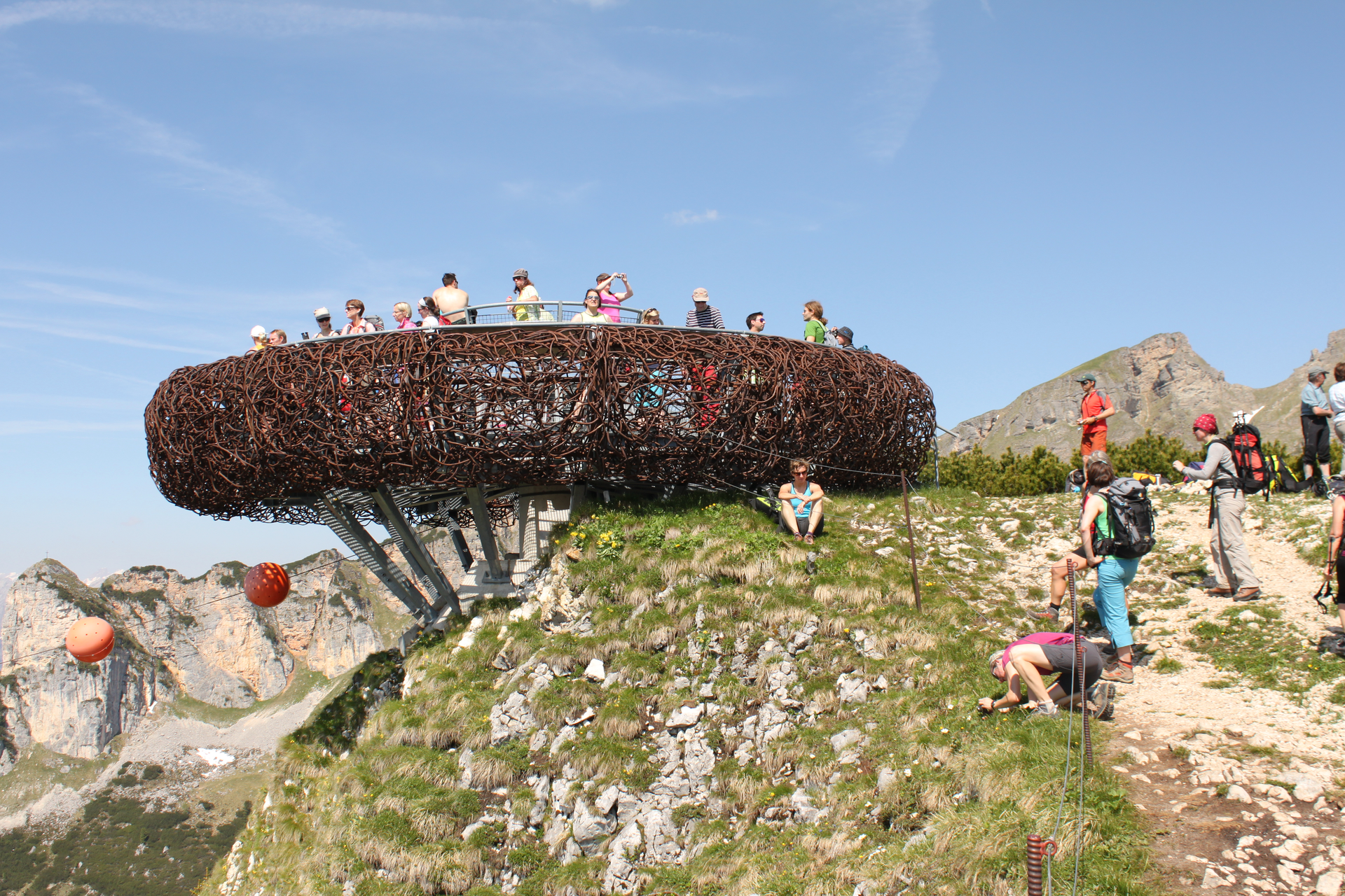 Adlerhorst auf dem Gschöllkopg | © DAV/Steffen Reich Auf dem 2.039 Meter hohen Gschöllkopf thront eine großzügige Aussichtplattform – sie sieht aus wie ein Adlerhorst | © DAV/Steffen Reich